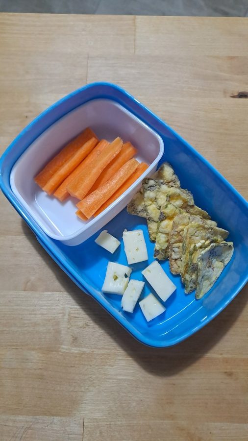 Carote, formaggio e crackers